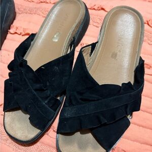 Vionic Black Ruffle Mules
